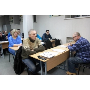 Рабочий люльки подъемника вышки обучение
