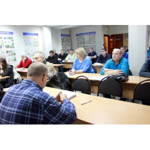Рабочий люльки подъемника вышки обучение